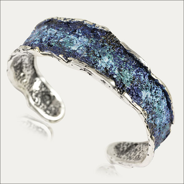 blau blue armreif bracelet silber silver pigmente pigments emaillier schmuck handmade handarbeit goldschmied freiburg
