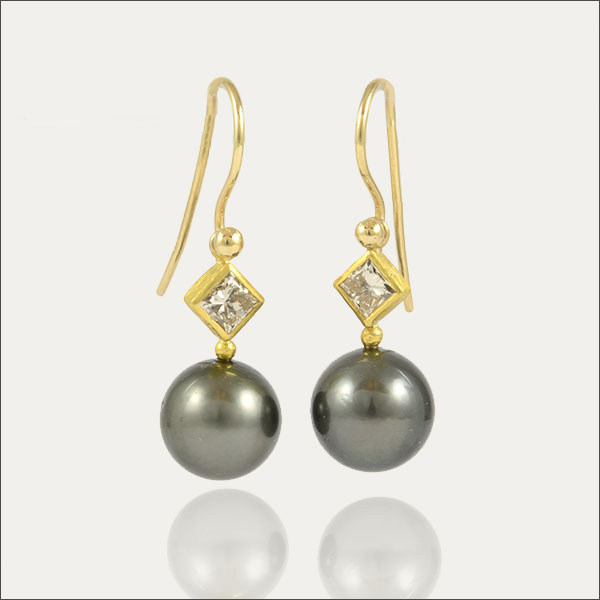 tahiti perlen pearls diamond diamant gold feingold finegold ohrhänger earrings handmade handarbeit schmuck goldschmiede freiburg 