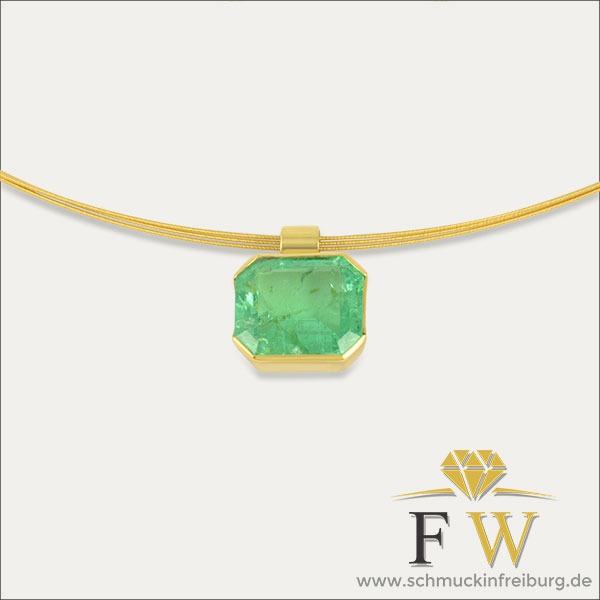 smaragd emerald anhänger pendant gold grün green schmuck handmade handarbeit goldschmied freiburg 