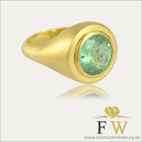 smaragd emerald ring grün green gold schmuck handmade handarbeit goldschmied freiburg